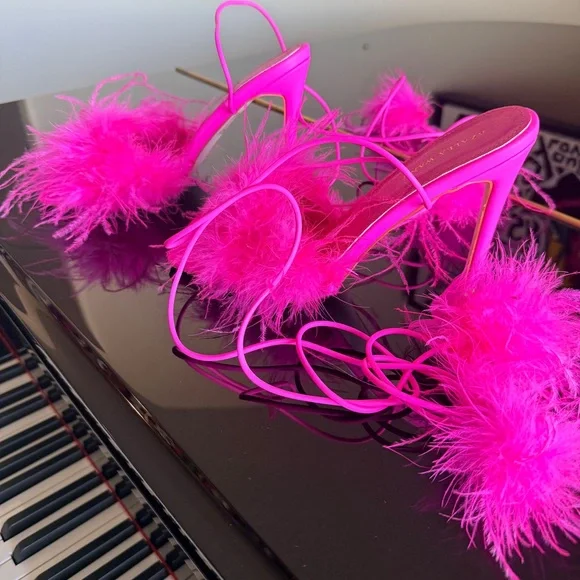NEW AZALEA WANG “I’m That Girl” Feather Sandal In Fuchsia. Worn Once- Photoshoot - Picture 4 of 10